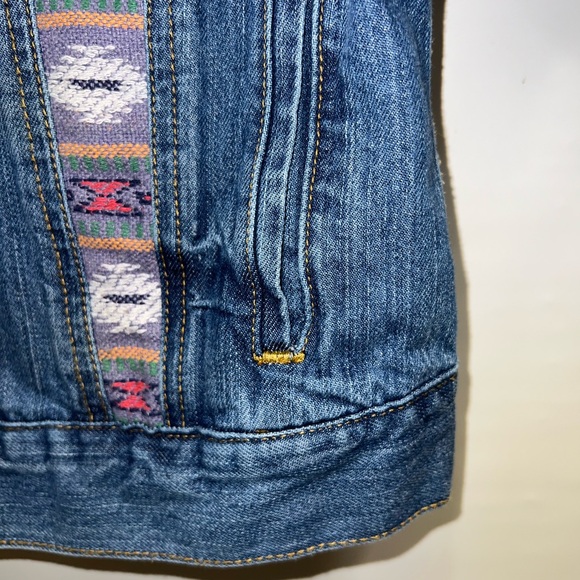 Levi’s Jacket Womens Medium Blue Denim Southwestern Accents Pockets - Picture 9 of 16